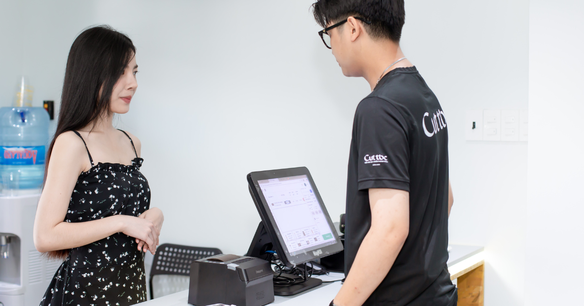 5 bí quyết để có trải nghiệm cắt tóc thoải mái tại salon